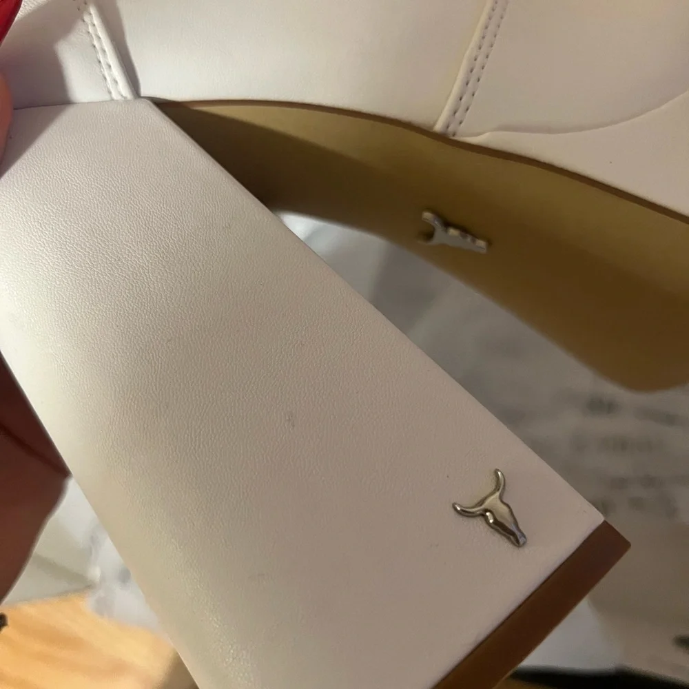 Boots - Picture 4 of 6